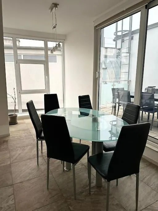 Vienna Top Apartment 0*,